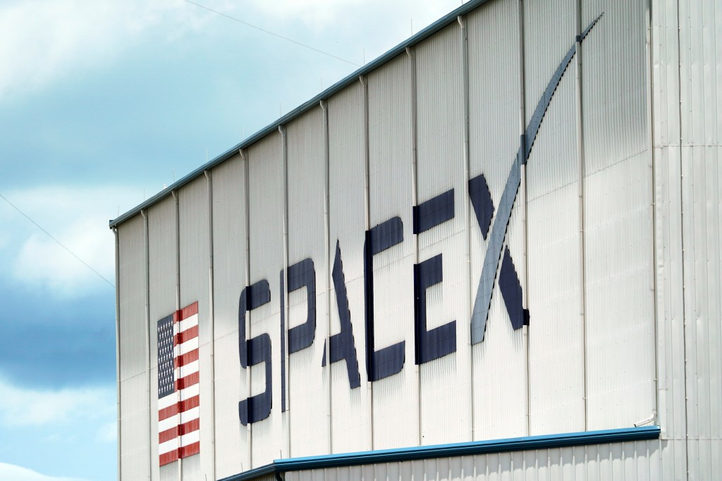 PayPal executives invested $20 million in SpaceX at a critical juncture in the company's history.
