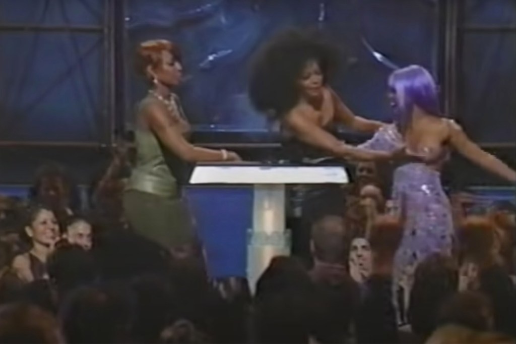 Diana Ross managed to keep the spotlight on herself by reaching over and grabbing Lil' Kim in 1999.