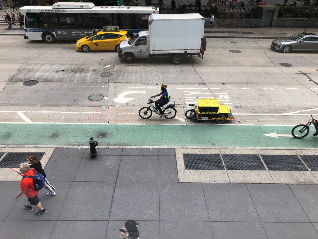 Bike messenger with trailer
